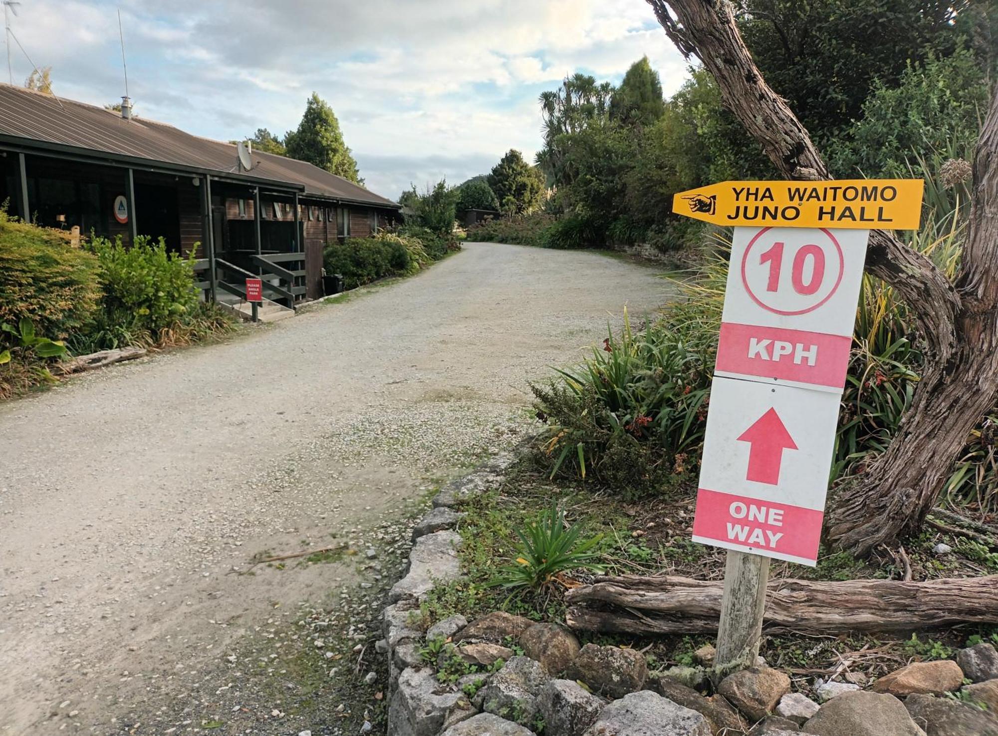 Junohall Backpackers Waitomo Caves Buitenkant foto